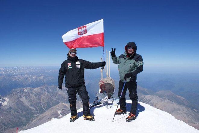 Okno w skalnej ścianie, czyli rekord montażu na wysokości