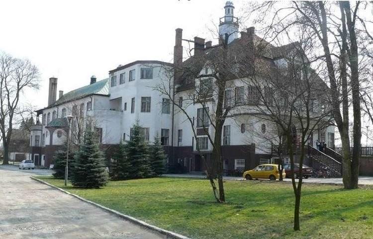 Wrocław: AWF sprzedał przedwojenny Zameczek nad Odrą deweloperowi