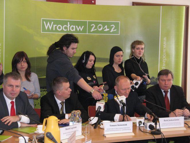Są opóźnienia, ale EURO 2012 niezagrożone