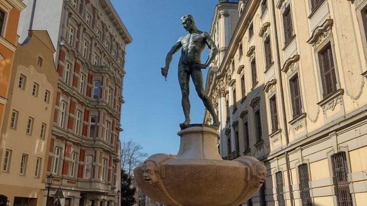Wrocław: Szermierz znów bez szpady. Przetrwała kilka godzin