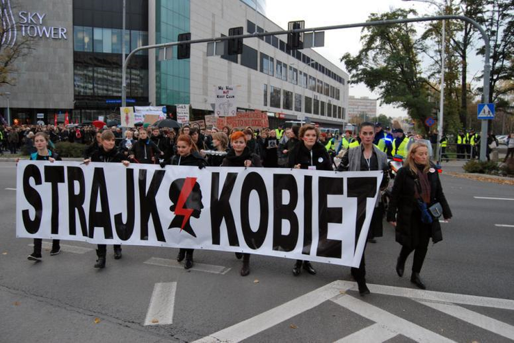 Spontaniczny strajk kobiet przeciwko akcji 