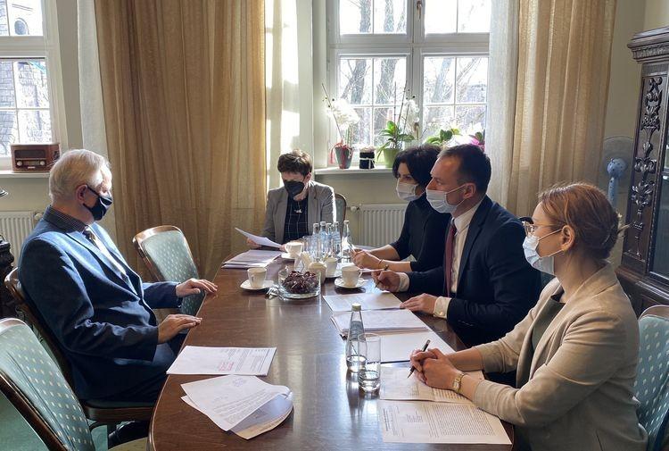 Sprawdzili w kuratoriach, ile było skarg. Posłowie i posłanki krytycznie o Lex Czarnek