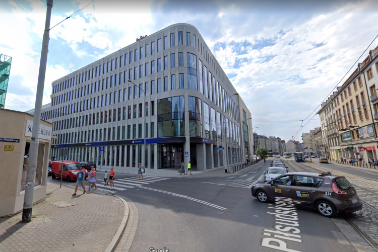 Nowe biuro we Wrocławiu będzie wypłacać pomoc Ukraińcom, którzy uciekli przed wojną. Jak otrzymać pieniądze?