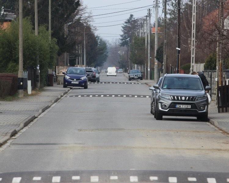 Wrocław: Na tych ulicach pojawią się nowe progi i słupki