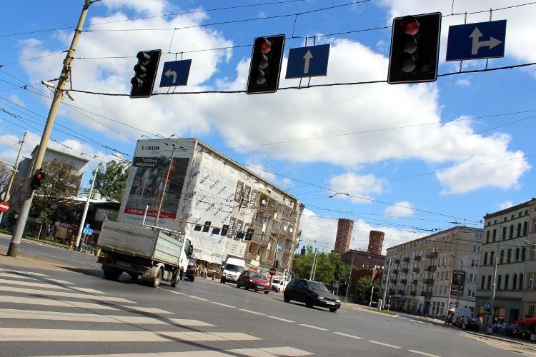 Skoda potrąciła kobietę na pl. Legionów. Piesza trafiła do szpitala