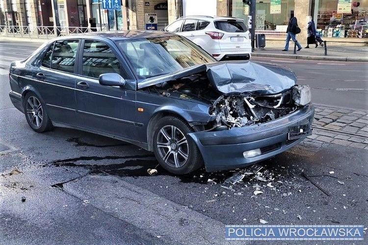 Wypadek na Świdnickiej. Jedna osoba ranna [ZDJĘCIA]