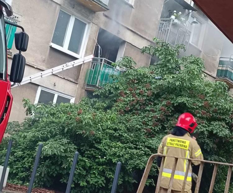 Wrocław: Pożar mieszkania na Nabycińskiej. Poparzony człowiek w szpitalu