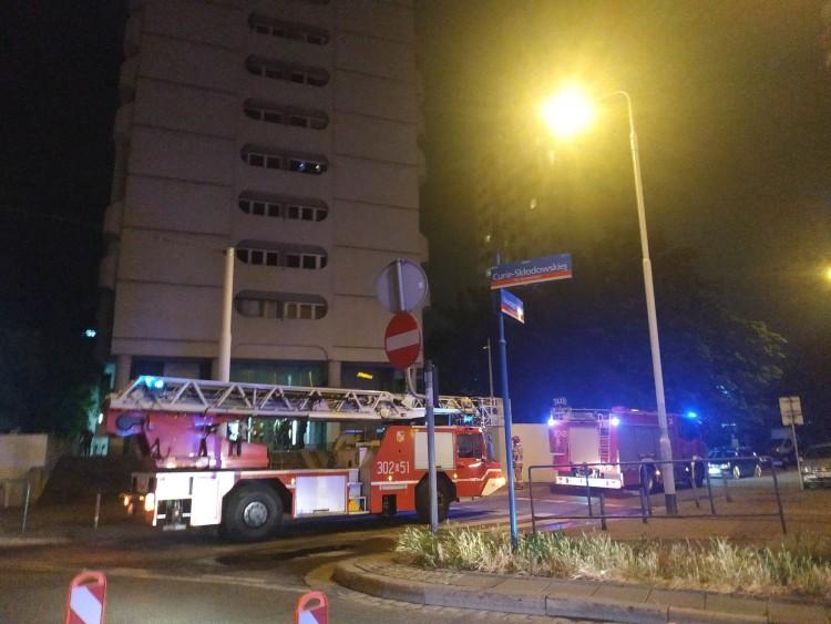 Wrocław: Pożar w sedesowcu na Manhattanie