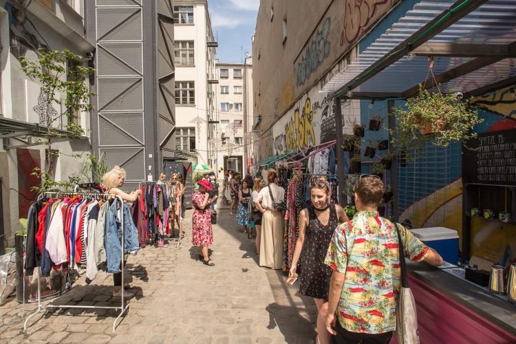 Unikalne ubrania z minionej epoki. Vintage Market w klubie Surowiec [ZDJĘCIA]