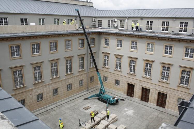 Wrocław: ruszyła rozbudowa wydziału paszportowego. To rozwiąże problem koszmarnych kolejek? [ZDJĘCIA]