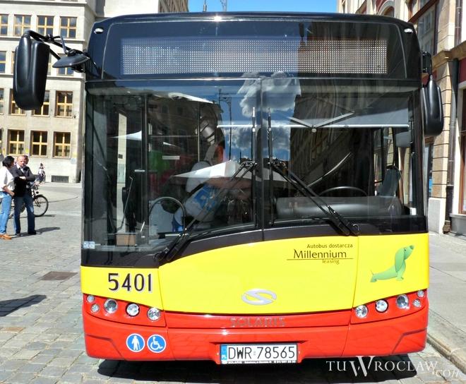 MPK znalazło nowy głos do tramwajów i autobusów. Panią Iwonę zastąpi mężczyzna [PRÓBKA GŁOSU]