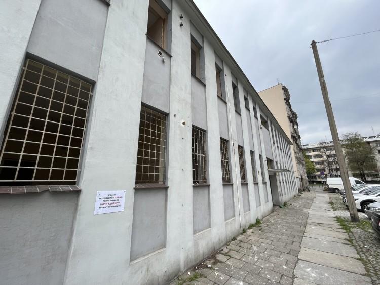 Wrocław: Rusza rozbiórka dawnej siedziby straży miejskiej przy Gwarnej [ZDJĘCIA]