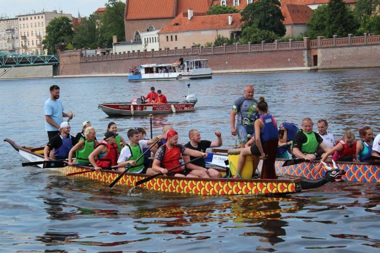 Tumski Cup 2019. Jubileuszowe ściganie na smoczych łodziach na Odrze