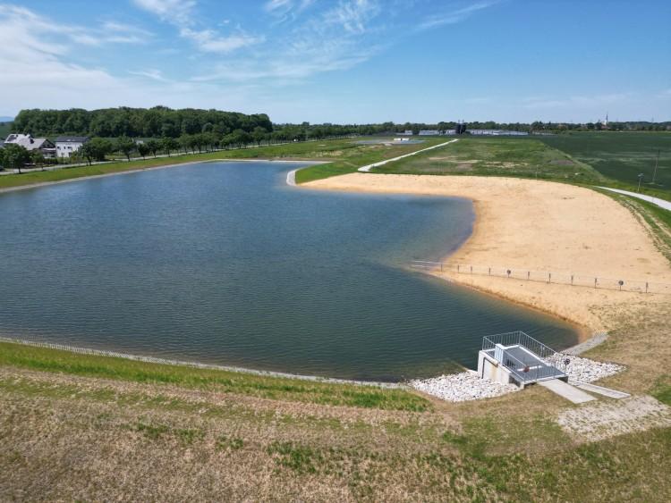Nowy akwen pod Wrocławiem. Jest plaża, raj dla spacerowiczów i rolkarzy