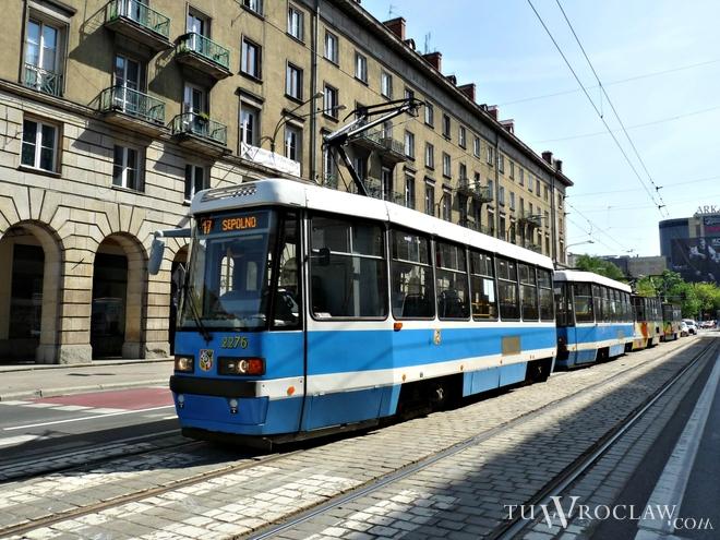 Wypadek dwóch tramwajów w centrum Wrocławia. Aż 12 osób zostało poszkodowanych [FOTO]
