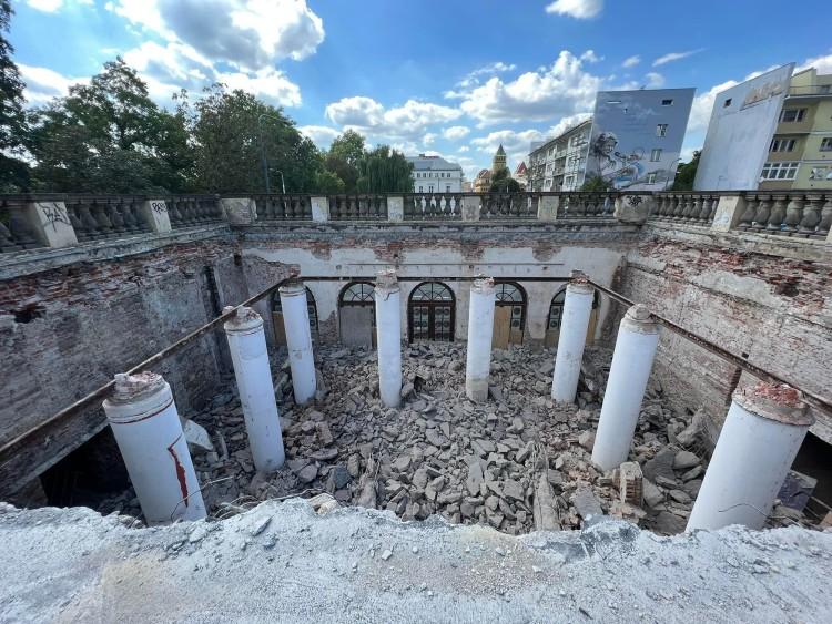 Wrocław: Na Wzgórzu Partyzantów praca wre. Bastion nie ma już stropu [ZDJĘCIA]