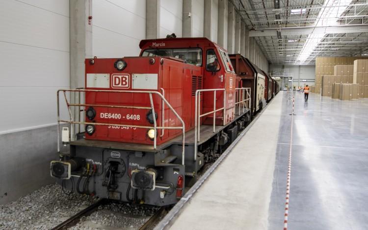 Nowa, nietypowa linia kolejowa. Pociągi transportują lodówki i piekarniki [ZDJĘCIA]