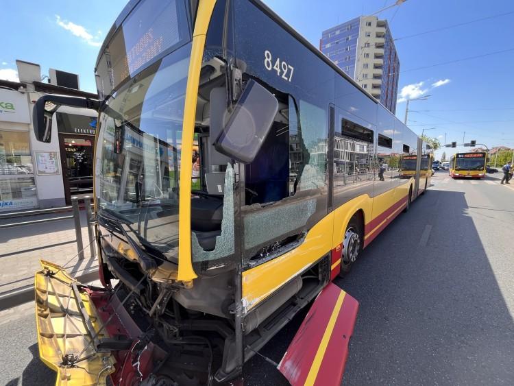 Wrocław: Wypadek autobusu MPK i busa na Strzegomskiej [ZDJĘCIA]