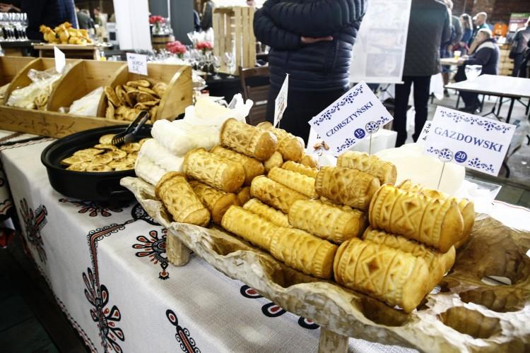 FETA po wrocławsku. Festiwal piwa, wina i sera w zajezdni Dąbie [ZDJĘCIA]