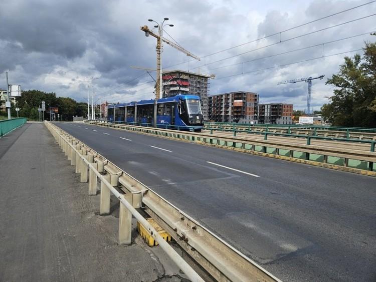 Tramwaj na Popowice zwalnia do 20 km/h, bo za bardzo hałasuje