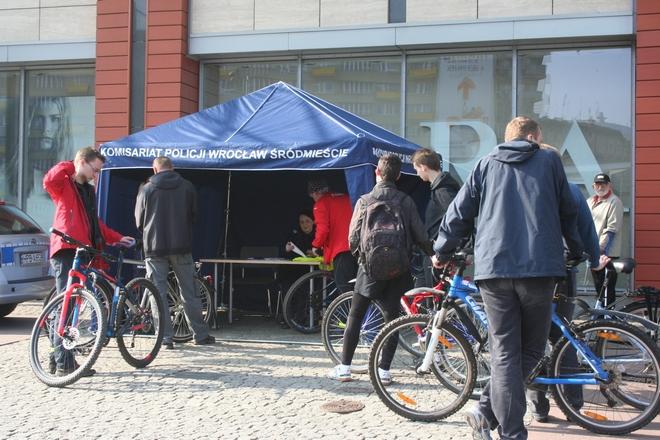 W sobotę policjanci będą znakować rowery przed jednym z centrów handlowych