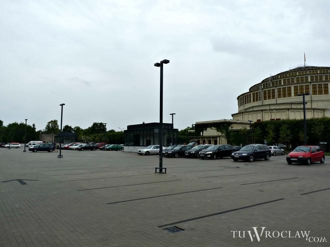 Od soboty znów można zostawić auto na parkingu przy Mickiewicza. I to za darmo