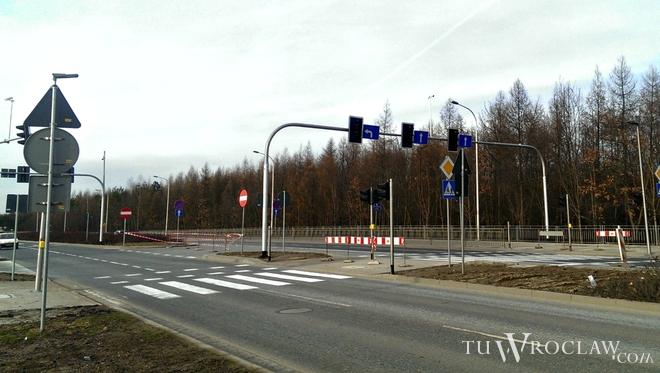 Na Granicznej powstała nowa sygnalizacja świetlna. Ułatwi wyjazd z centrum handlowego
