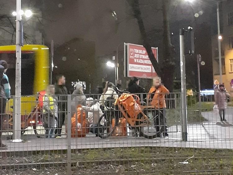 Potrącenie kurierki rowerowej przy Sky Towerze [ZDJĘCIA]
