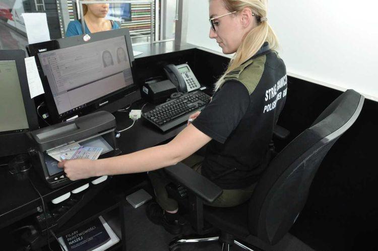 Mandat na lotnisku. Za fałszywy wynik testu na COVD-19