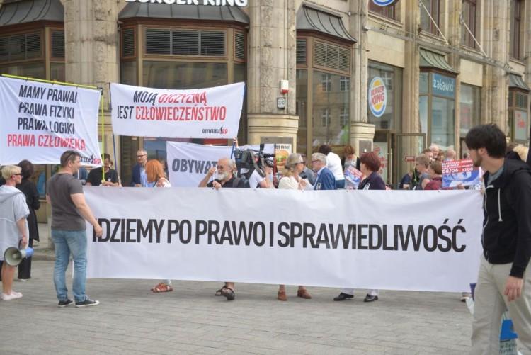Marsz Milczenia dla Igora Stachowiaka. Ponad sto osób przeszło przez centrum miasta