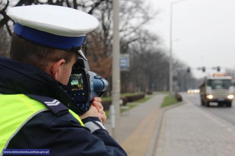 Policyjne kontrole prędkości. Tutaj funkcjonariusze pojawią się w środę