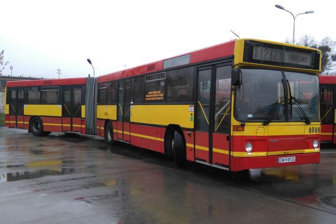 Ostatnie wysokopodłogowe autobusy znikają z ulic Wrocławia. Pasażerom ma być łatwiej