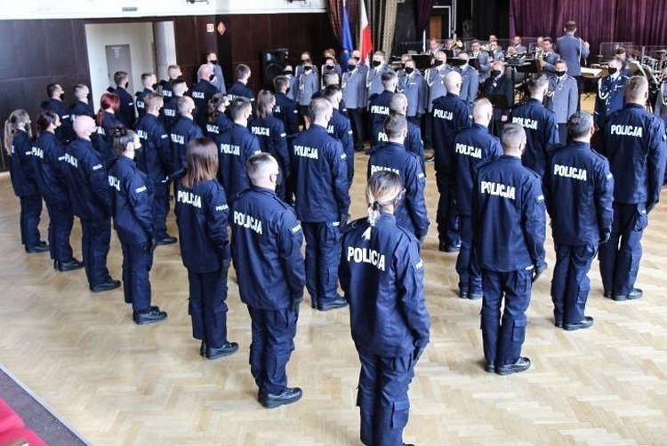 34 nowych policjantów ślubowało strzec bezpieczeństwa [ZDJĘCIA]