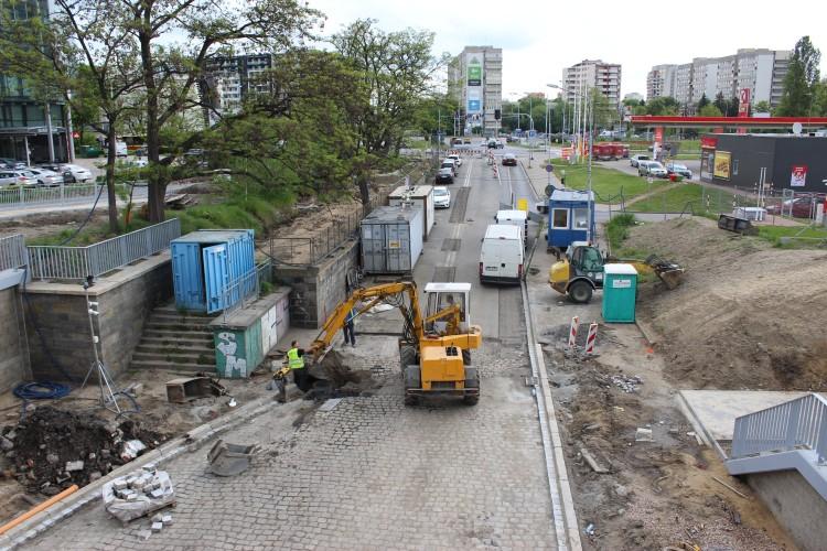 Budowa TAT. Wiadukt nad Smolecką przechodzi próby obciążeniowe [ZDJĘCIA]
