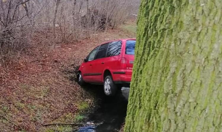 Wrocław: Volkswagen wpadł do rzeki, kierowca zniknął