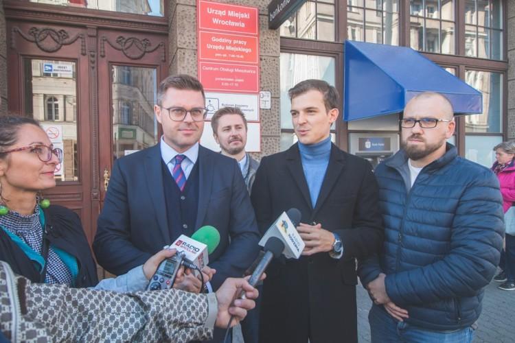 Michalak nie przewiduje czystki w magistracie. Wrocławscy urzędnicy mogą liczyć na podwyżki i premie