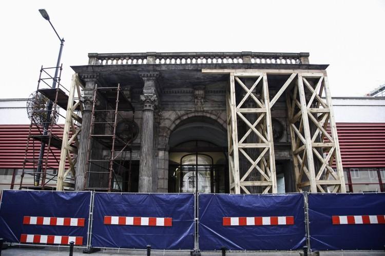 Rusztowania na Pałacu Hatzfeldów. Co to za prace? [ZDJĘCIA]