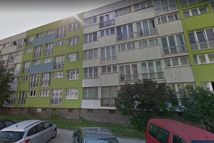 Wrocław usuwa azbest. Rakotwórczy materiał mamy w budynkach i na działkach [38 MIEJSC]