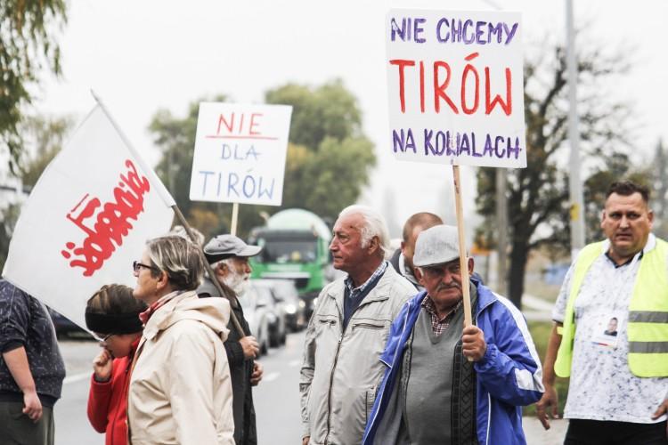 Protest i blokowanie głównej ulicy na Kowalach. 