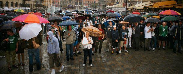 Manifestacja w deszczu