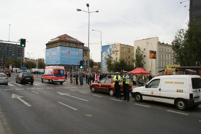 Wypadek tramwajów na placu Jana Pawła II. 1 osoba ranna