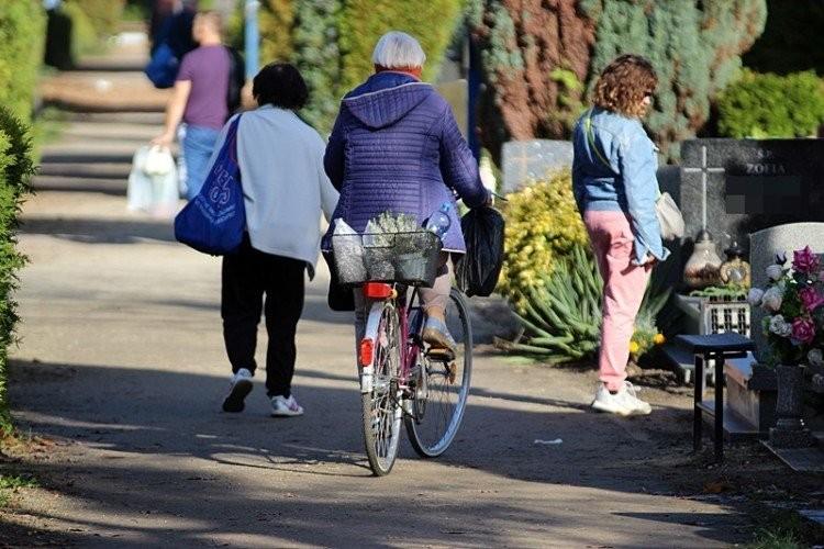 Pod żadnym pozorem nie rób tego na cmentarzu! 8 ważnych zasad!