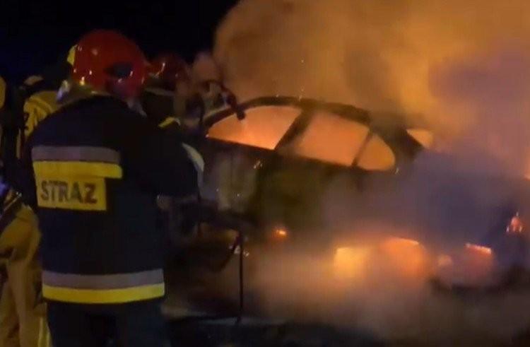 Wrocław: Pożar trzech samochodów
