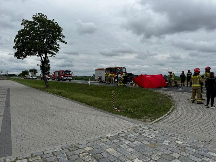 Dwie osoby nie żyją po wypadku tira i bmw pod Środą Śląską