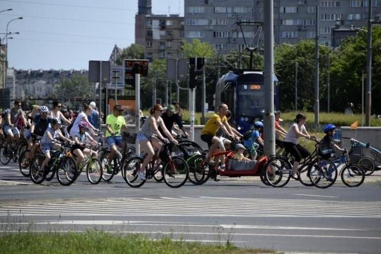 Wrocławska Masa Krytyczna. Duże utrudnienia w ruchu w centrum [TRASA]
