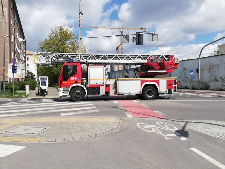 Wrocław: Bułki z Biedronki postawiły na równe nogi strażaków