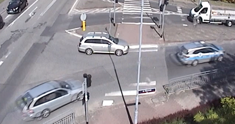 Nietypowa akcja policji. Konwój pędził przez centrum miasta