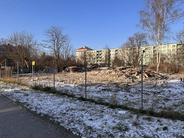 Stara rudera zniknęła ze Świeradowskiej. Teraz zbudują tu bloki
