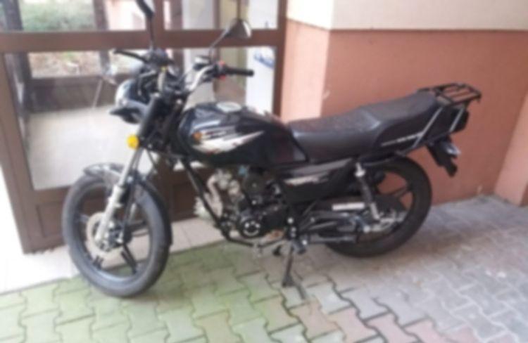 Trzy skradzione motocykle odnaleziono na wrocławskim podwórku [ZDJĘCIA]