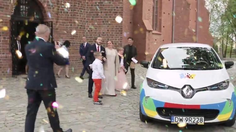 Wrocławianie pojechali do ślubu Vozillą [WIDEO]